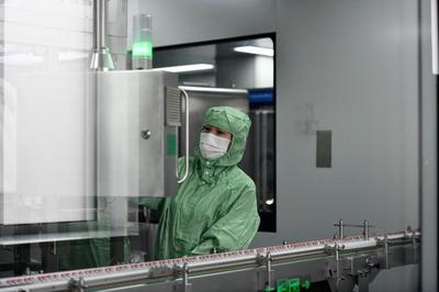 康希諾生物新冠疫苗三期生產(chǎn)基地產(chǎn)品在天津下線